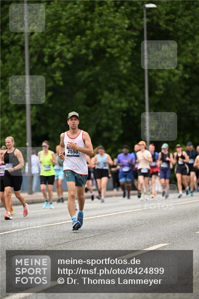 29.06.2025 - hella hamburg halbmarathon Dr. Thomas Lammeyer http://msf.ph/oto/8424899 29.06.2025 10:49:47 Kennedybrücke 1774, 1798, 2550, 2779, 2846, 3570, 3879, 3993, 4275, 4337, 4388, 5099, 5190, 5339, 5949, 6888, 7699, 7859, 7912, 8272, 8594, 8907, 9536, 10562, 10668, 10727 meine-sportfotos.de