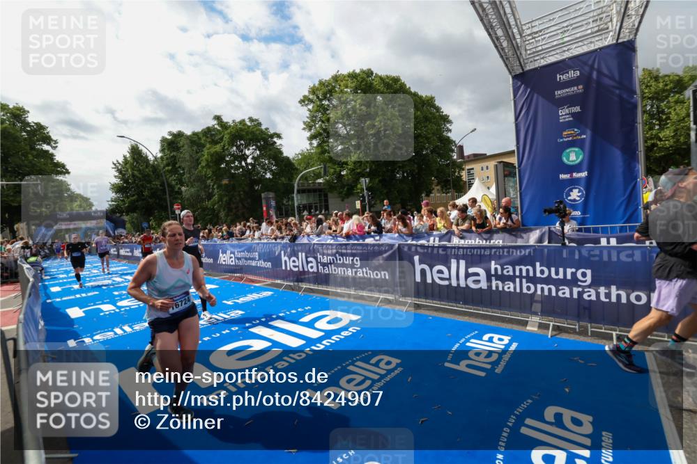 29.06.2025 - hella hamburg halbmarathon Zöllner http://msf.ph/oto/8424907 29.06.2025 10:34:12 Ziel 7884, 7901, 9376, 11019, 11202, 13066, 16724, 17751, 18906 meine-sportfotos.de