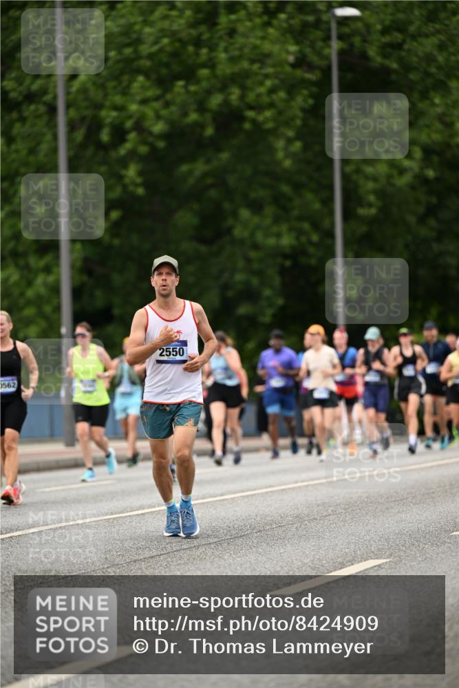 29.06.2025 - hella hamburg halbmarathon Dr. Thomas Lammeyer http://msf.ph/oto/8424909 29.06.2025 10:49:48 Kennedybrücke 1774, 1798, 2550, 2779, 2846, 2954, 3570, 3879, 3993, 4275, 4337, 4388, 5099, 5190, 5339, 5949, 6888, 7699, 7859, 7912, 8272, 8594, 8907, 9536, 10562, 10668, 10727 meine-sportfotos.de