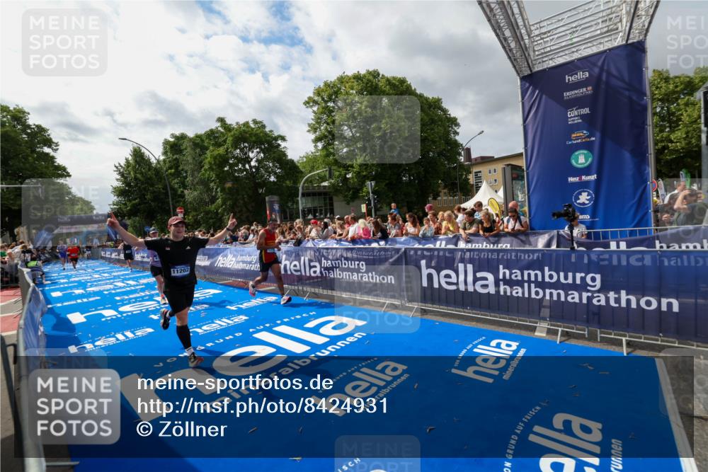 29.06.2025 - hella hamburg halbmarathon Zöllner http://msf.ph/oto/8424931 29.06.2025 10:34:14 Ziel 7884, 7901, 9376, 11202, 13066, 17751, 18906 meine-sportfotos.de
