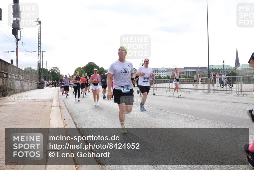 29.06.2025 - hella hamburg halbmarathon Lena Gebhardt http://msf.ph/oto/8424952 29.06.2025 10:43:19 Lombardsbrücke 5610, 4302, 236, 4177, 1149, 1155, 1467, 1788, 1816, 1878, 2103, 2158, 2267, 2361, 2450, 2509, 2971, 3074, 3238, 3329, 3378, 3390, 3518, 3638, 3764, 4056, 4177, 4302, 4367, 4680, 5067, 5214, 5268, 5370, 5610, 5720, 5755, 5967, 6012, 6096, 6226, 6440, 6931, 7043, 7197, 7461, 7872, 7926, 8135, 8184, 8233, 8408, 8435, 8504, 8795, 8991, 9072, 9304, 9378, 9639, 9641, 9644, 9831, 9976, 10008, 10083, 10180, 10200, 10202, 13049 meine-sportfotos.de