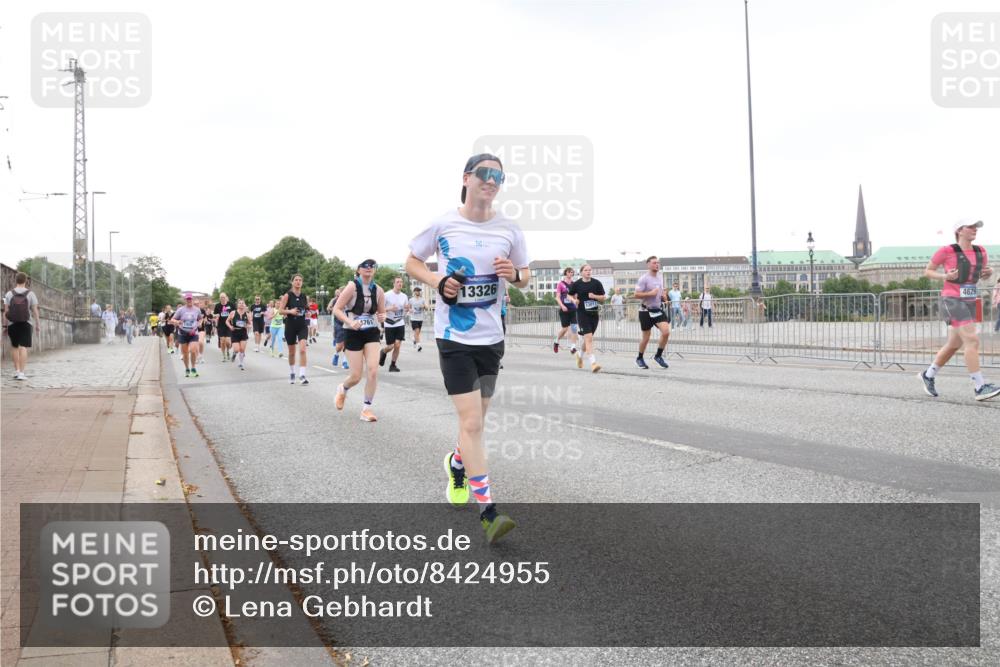 29.06.2025 - hella hamburg halbmarathon Lena Gebhardt http://msf.ph/oto/8424955 29.06.2025 10:53:28 Lombardsbrücke 761, 13326, 4626, 1340, 1709, 1900, 1906, 1984, 2065, 2291, 2409, 2429, 3226, 4195, 4595, 4626, 4801, 5428, 5562, 5815, 5856, 5857, 6041, 6044, 6135, 6306, 6521, 6913, 6996, 7039, 7068, 7483, 7537, 7611, 7681, 7876, 7890, 8189, 8212, 8414, 8515, 8906, 9077, 9456, 9531, 9685, 9764, 9771, 9785, 10043, 10175, 10490, 10661, 11520, 11524, 12193, 12219, 12700, 13489, 13916, 13917, 14038, 14977, 16137 meine-sportfotos.de
