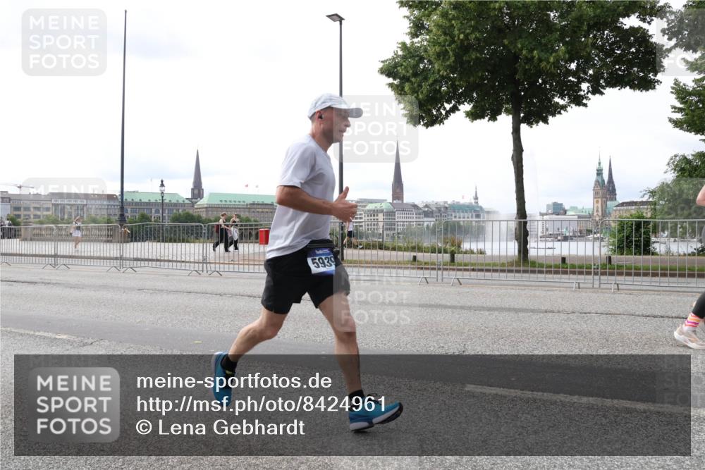 29.06.2025 - hella hamburg halbmarathon Lena Gebhardt http://msf.ph/oto/8424961 29.06.2025 10:28:35 Lombardsbrücke 5939, 1518, 1557, 3445, 3717, 4700, 4834, 5167, 5249, 5250, 5369, 5604, 5718, 5903, 5939, 6102, 6418, 7667, 7980, 8327, 8560, 9642, 9653, 9654, 9716, 9855, 10068, 10434, 13045, 13296, 13400, 14017, 15123, 15256, 15452, 16125, 16643, 18256, 18293, 18604, 19180 meine-sportfotos.de