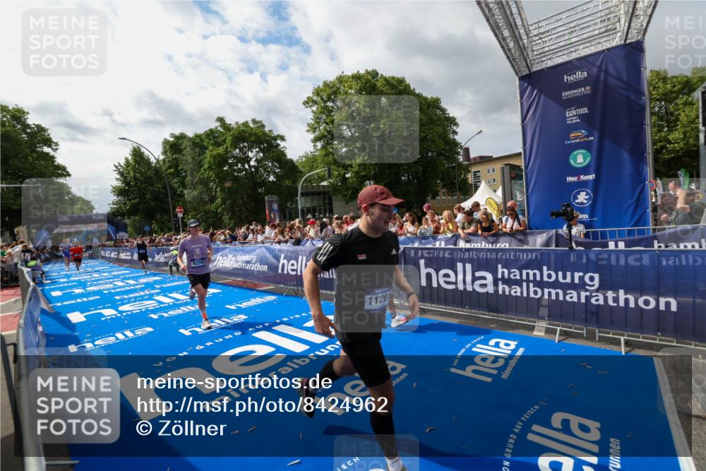 29.06.2025 - hella hamburg halbmarathon Zöllner http://msf.ph/oto/8424962 29.06.2025 10:34:15 Ziel 1080, 3005, 7884, 7901, 9376, 11202, 17751, 18906 meine-sportfotos.de