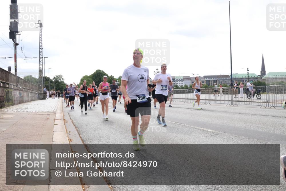 29.06.2025 - hella hamburg halbmarathon Lena Gebhardt http://msf.ph/oto/8424970 29.06.2025 10:43:19 Lombardsbrücke 5610, 4302, 236, 4177, 1149, 1155, 1467, 1788, 1816, 1878, 2103, 2158, 2267, 2361, 2450, 2509, 2971, 3074, 3238, 3329, 3378, 3390, 3518, 3638, 3764, 4056, 4177, 4302, 4367, 4680, 5067, 5214, 5268, 5370, 5610, 5720, 5755, 5967, 6012, 6096, 6226, 6440, 6931, 7043, 7197, 7461, 7872, 7926, 8135, 8184, 8233, 8408, 8435, 8504, 8795, 8991, 9072, 9304, 9378, 9639, 9641, 9644, 9831, 9976, 10008, 10083, 10180, 10200, 10202, 13049 meine-sportfotos.de