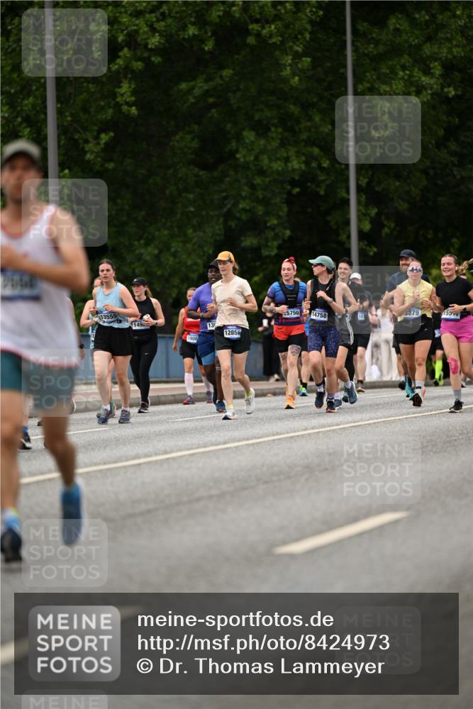29.06.2025 - hella hamburg halbmarathon Dr. Thomas Lammeyer http://msf.ph/oto/8424973 29.06.2025 10:49:50 Kennedybrücke 1774, 2550, 2779, 2846, 2954, 3570, 3879, 3993, 4275, 4337, 4388, 4820, 5099, 5108, 5190, 5339, 5949, 6888, 7699, 7859, 7912, 8272, 8594, 9536, 10562, 10668, 10727, 11332 meine-sportfotos.de