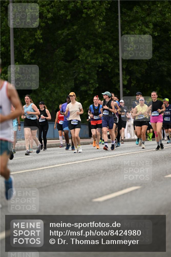 29.06.2025 - hella hamburg halbmarathon Dr. Thomas Lammeyer http://msf.ph/oto/8424980 29.06.2025 10:49:50 Kennedybrücke 1774, 2550, 2779, 2846, 2954, 3570, 3879, 3993, 4275, 4337, 4388, 4820, 5099, 5108, 5190, 5339, 5949, 6888, 7699, 7859, 7912, 8272, 8594, 9536, 10562, 10668, 10727, 11332 meine-sportfotos.de