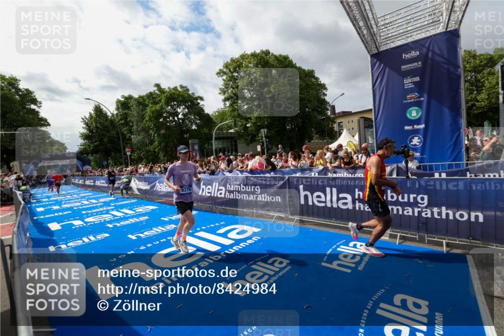 29.06.2025 - hella hamburg halbmarathon Zöllner http://msf.ph/oto/8424984 29.06.2025 10:34:15 Ziel 1080, 3005, 7884, 7901, 9376, 11202, 17751, 18906 meine-sportfotos.de
