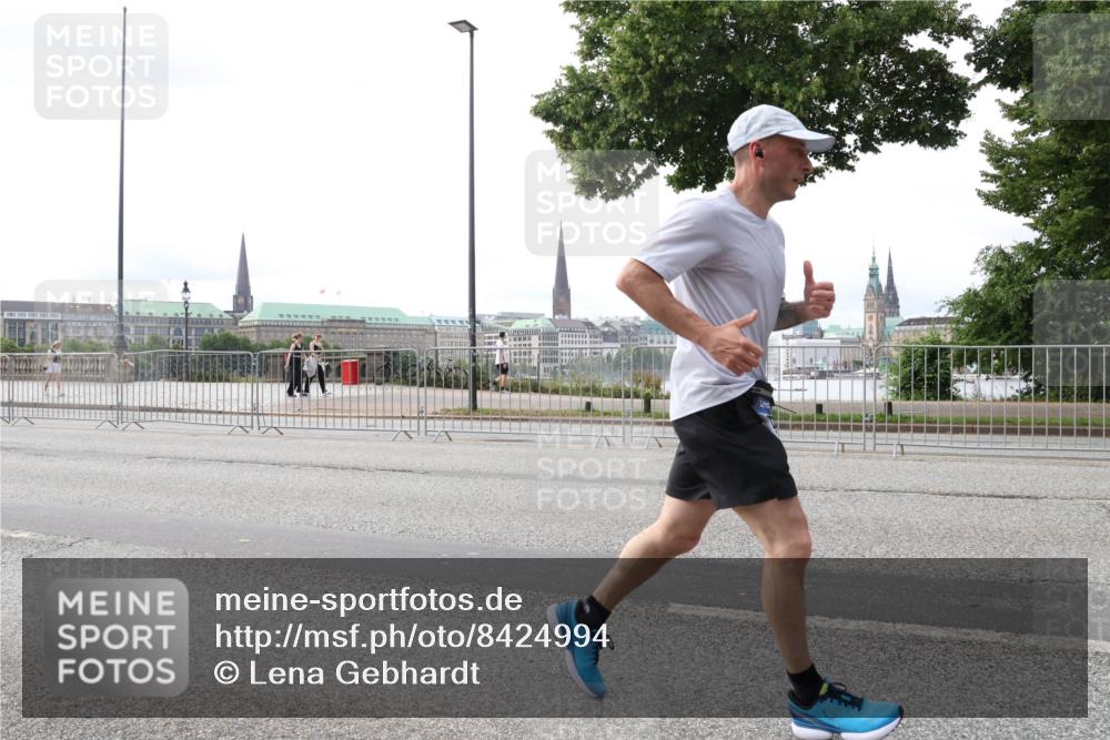 29.06.2025 - hella hamburg halbmarathon Lena Gebhardt http://msf.ph/oto/8424994 29.06.2025 10:28:35 Lombardsbrücke 1518, 1557, 3445, 3717, 4700, 4834, 5167, 5249, 5250, 5369, 5604, 5718, 5903, 5939, 6102, 6418, 7667, 7980, 8327, 8560, 9642, 9653, 9654, 9716, 9855, 10068, 10434, 13045, 13296, 13400, 14017, 15123, 15256, 15452, 16125, 16643, 18256, 18293, 18604, 19180 meine-sportfotos.de