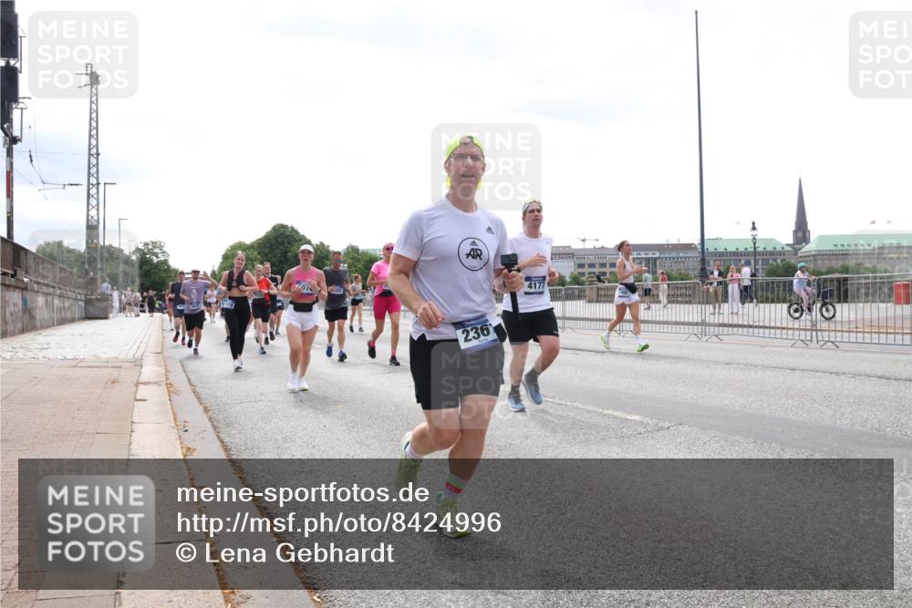 29.06.2025 - hella hamburg halbmarathon Lena Gebhardt http://msf.ph/oto/8424996 29.06.2025 10:43:19 Lombardsbrücke 4177, 2361, 1149, 1155, 1467, 1788, 1816, 1878, 2103, 2158, 2267, 2361, 2450, 2509, 2971, 3074, 3238, 3329, 3378, 3390, 3518, 3638, 3764, 4056, 4177, 4302, 4367, 4680, 5067, 5214, 5268, 5370, 5610, 5720, 5755, 5967, 6012, 6096, 6226, 6440, 6931, 7043, 7197, 7461, 7872, 7926, 8135, 8184, 8233, 8408, 8435, 8504, 8795, 8991, 9072, 9304, 9378, 9639, 9641, 9644, 9831, 9976, 10008, 10083, 10180, 10200, 10202, 13049 meine-sportfotos.de