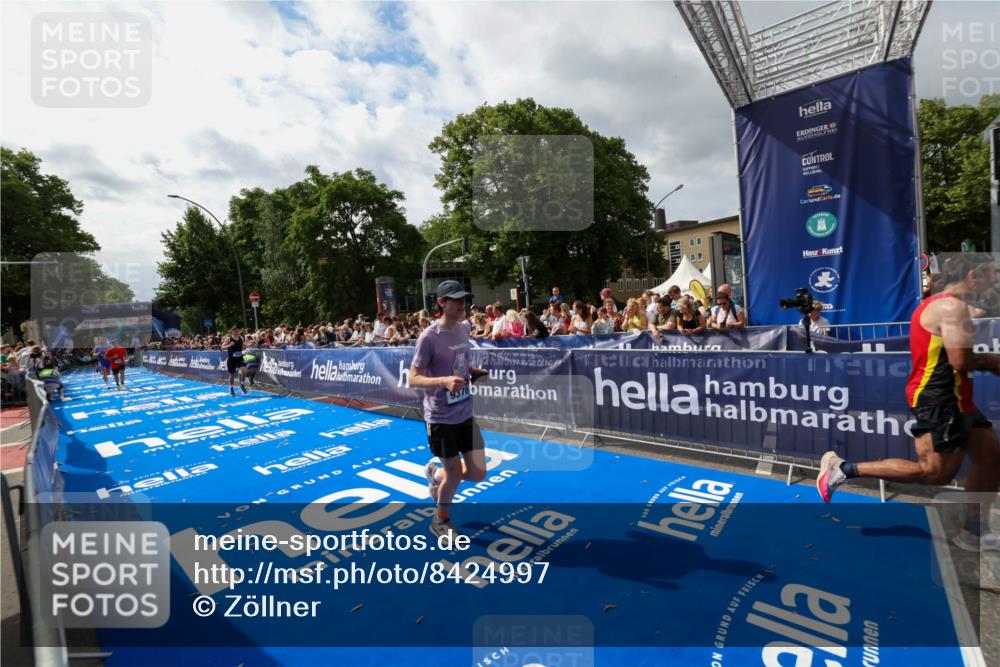29.06.2025 - hella hamburg halbmarathon Zöllner http://msf.ph/oto/8424997 29.06.2025 10:34:16 Ziel 1080, 3005, 7884, 7901, 9376, 17751, 18906 meine-sportfotos.de