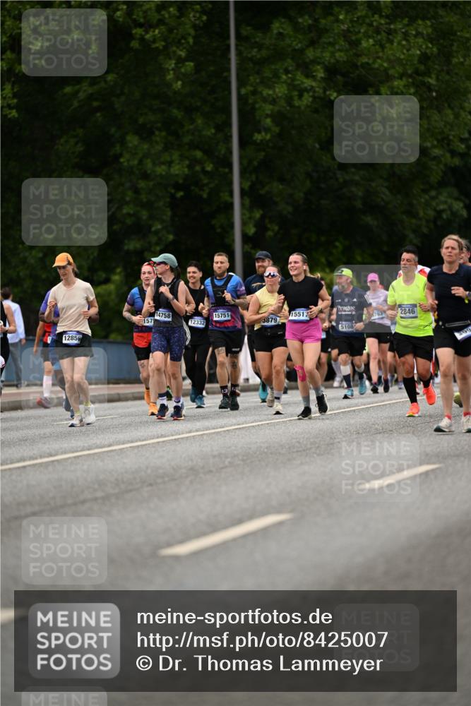 29.06.2025 - hella hamburg halbmarathon Dr. Thomas Lammeyer http://msf.ph/oto/8425007 29.06.2025 10:49:50 Kennedybrücke 1774, 2550, 2779, 2846, 2954, 3570, 3879, 3993, 4275, 4337, 4388, 4820, 5099, 5108, 5190, 5339, 5949, 6888, 7699, 7859, 7912, 8272, 8594, 9536, 10562, 10668, 10727, 11332 meine-sportfotos.de