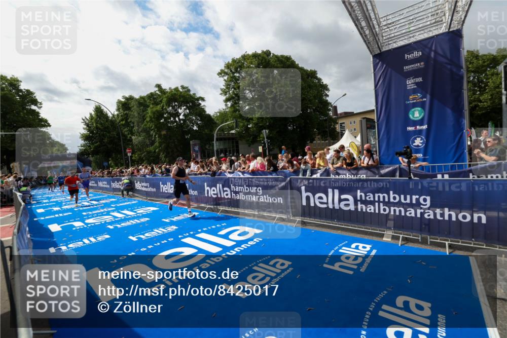 29.06.2025 - hella hamburg halbmarathon Zöllner http://msf.ph/oto/8425017 29.06.2025 10:34:17 Ziel 1080, 3005, 7884, 7901, 14784, 18906 meine-sportfotos.de