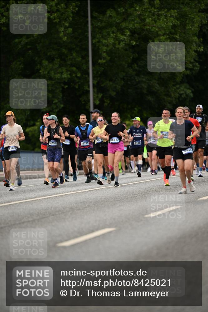 29.06.2025 - hella hamburg halbmarathon Dr. Thomas Lammeyer http://msf.ph/oto/8425021 29.06.2025 10:49:51 Kennedybrücke 1774, 2550, 2779, 2846, 2954, 3570, 3879, 3993, 4275, 4337, 4820, 5099, 5108, 5190, 5339, 5703, 5949, 7699, 7859, 7912, 8272, 8594, 9536, 10562, 10668, 10727, 11332 meine-sportfotos.de