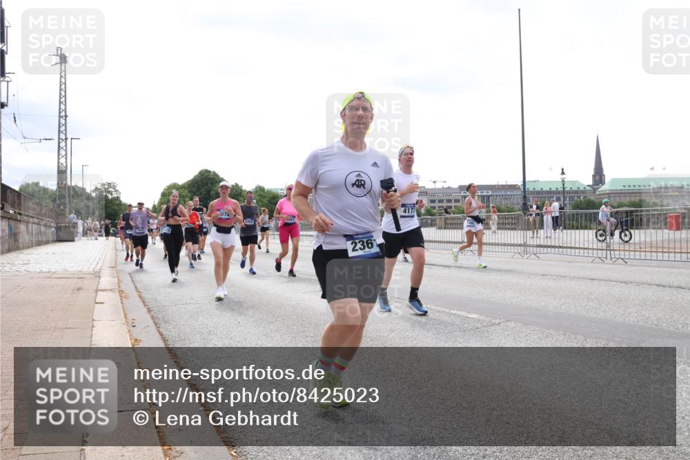 29.06.2025 - hella hamburg halbmarathon Lena Gebhardt http://msf.ph/oto/8425023 29.06.2025 10:43:19 Lombardsbrücke 10, 4302, 2361, 4177, 1149, 1155, 1467, 1788, 1816, 1878, 2103, 2158, 2267, 2361, 2450, 2509, 2971, 3074, 3238, 3329, 3378, 3390, 3518, 3638, 3764, 4056, 4177, 4302, 4367, 4680, 5067, 5214, 5268, 5370, 5610, 5720, 5755, 5967, 6012, 6096, 6226, 6440, 6931, 7043, 7197, 7461, 7872, 7926, 8135, 8184, 8233, 8408, 8435, 8504, 8795, 8991, 9072, 9304, 9378, 9639, 9641, 9644, 9831, 9976, 10008, 10083, 10180, 10200, 10202, 13049 meine-sportfotos.de