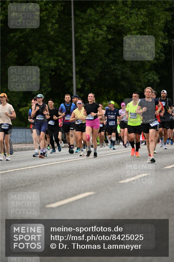 29.06.2025 - hella hamburg halbmarathon Dr. Thomas Lammeyer http://msf.ph/oto/8425025 29.06.2025 10:49:51 Kennedybrücke 1774, 2550, 2779, 2846, 2954, 3570, 3879, 3993, 4275, 4337, 4820, 5099, 5108, 5190, 5339, 5703, 5949, 7699, 7859, 7912, 8272, 8594, 9536, 10562, 10668, 10727, 11332 meine-sportfotos.de