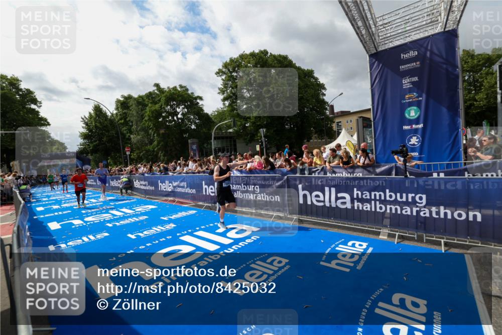 29.06.2025 - hella hamburg halbmarathon Zöllner http://msf.ph/oto/8425032 29.06.2025 10:34:17 Ziel 1080, 3005, 7884, 7901, 14784, 18906 meine-sportfotos.de