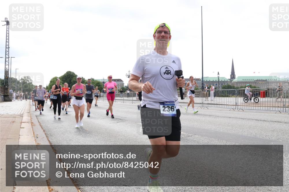 29.06.2025 - hella hamburg halbmarathon Lena Gebhardt http://msf.ph/oto/8425042 29.06.2025 10:43:20 Lombardsbrücke 5610, 7872, 2361, 1149, 1155, 1400, 1467, 1788, 1816, 1878, 2103, 2158, 2267, 2361, 2450, 2509, 2971, 3074, 3238, 3329, 3378, 3390, 3518, 3638, 3764, 4056, 4177, 4302, 4367, 4680, 5067, 5214, 5268, 5370, 5610, 5720, 5755, 5967, 6012, 6096, 6226, 6440, 6931, 7043, 7197, 7461, 7872, 7926, 8135, 8184, 8233, 8408, 8435, 8504, 8795, 8991, 9072, 9304, 9378, 9639, 9641, 9644, 9831, 9976, 10008, 10083, 10180, 10200, 10202, 13049 meine-sportfotos.de
