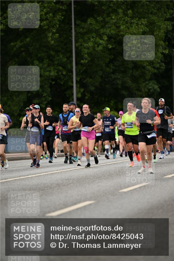 29.06.2025 - hella hamburg halbmarathon Dr. Thomas Lammeyer http://msf.ph/oto/8425043 29.06.2025 10:49:51 Kennedybrücke 1774, 2550, 2779, 2846, 2954, 3570, 3879, 3993, 4275, 4337, 4820, 5099, 5108, 5190, 5339, 5703, 5949, 7699, 7859, 7912, 8272, 8594, 9536, 10562, 10668, 10727, 11332 meine-sportfotos.de
