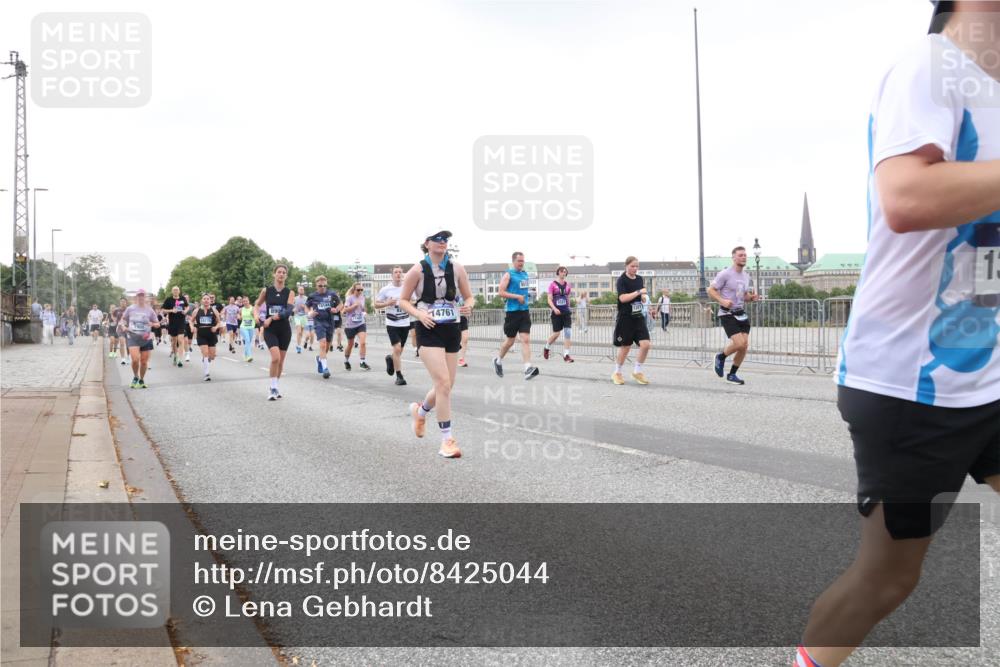 29.06.2025 - hella hamburg halbmarathon Lena Gebhardt http://msf.ph/oto/8425044 29.06.2025 10:53:29 Lombardsbrücke 14761, 13, 1340, 1709, 1900, 1906, 1984, 2065, 2291, 2409, 2429, 3226, 4195, 4595, 4626, 4801, 5428, 5562, 5815, 5856, 5857, 6041, 6044, 6273, 6306, 6521, 6913, 6996, 7039, 7068, 7483, 7537, 7611, 7681, 7876, 7890, 8189, 8212, 8414, 8515, 8906, 9077, 9456, 9531, 9685, 9764, 9771, 9785, 10043, 10175, 10490, 10661, 11520, 11524, 12193, 12219, 12700, 13489, 13916, 13917, 14038, 16137 meine-sportfotos.de