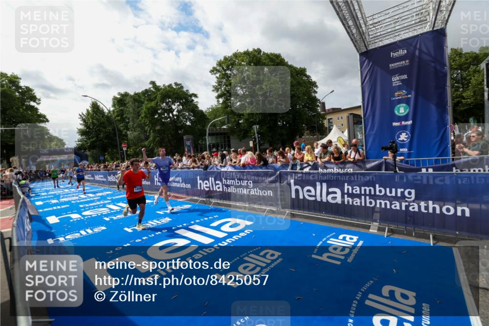 29.06.2025 - hella hamburg halbmarathon Zöllner http://msf.ph/oto/8425057 29.06.2025 10:34:19 Ziel 1080, 3005, 7884, 7901, 14784, 18906 meine-sportfotos.de