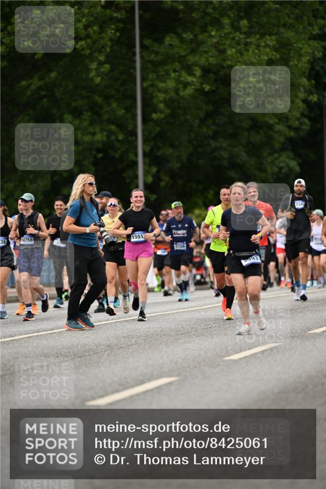 29.06.2025 - hella hamburg halbmarathon Dr. Thomas Lammeyer http://msf.ph/oto/8425061 29.06.2025 10:49:52 Kennedybrücke 1774, 2550, 2779, 2846, 2954, 3570, 3879, 3993, 4275, 4337, 4820, 5099, 5108, 5190, 5339, 5703, 5949, 6763, 7699, 7859, 7912, 8272, 8594, 9536, 10562, 10668, 10727, 11332 meine-sportfotos.de
