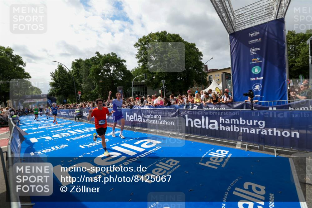 29.06.2025 - hella hamburg halbmarathon Zöllner http://msf.ph/oto/8425067 29.06.2025 10:34:19 Ziel 1080, 3005, 7884, 7901, 14784, 18906 meine-sportfotos.de