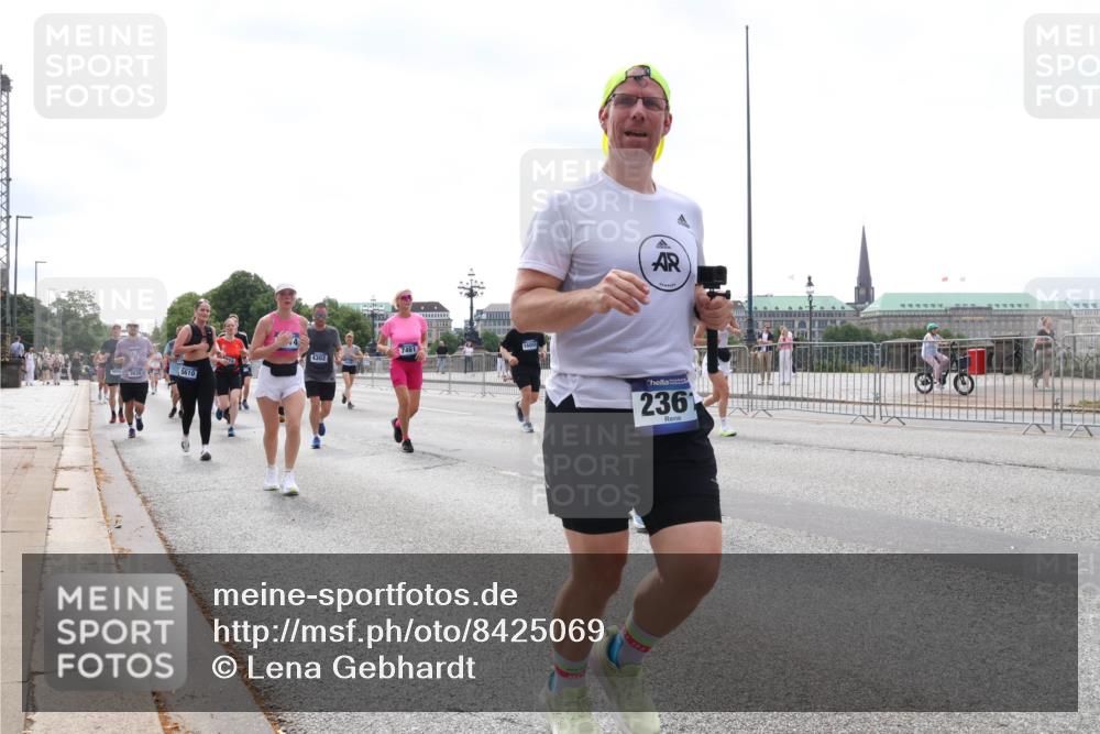 29.06.2025 - hella hamburg halbmarathon Lena Gebhardt http://msf.ph/oto/8425069 29.06.2025 10:43:20 Lombardsbrücke 5610, 4302, 7461, 236, 1149, 1155, 1400, 1467, 1788, 1816, 1878, 2103, 2158, 2267, 2361, 2450, 2509, 2971, 3074, 3238, 3329, 3378, 3390, 3518, 3638, 3764, 4056, 4177, 4302, 4367, 4680, 5067, 5214, 5268, 5370, 5610, 5720, 5755, 5967, 6012, 6096, 6226, 6440, 6931, 7043, 7197, 7461, 7872, 7926, 8135, 8184, 8233, 8408, 8435, 8504, 8795, 8991, 9072, 9304, 9378, 9639, 9641, 9644, 9831, 9976, 10008, 10083, 10180, 10200, 10202, 13049 meine-sportfotos.de