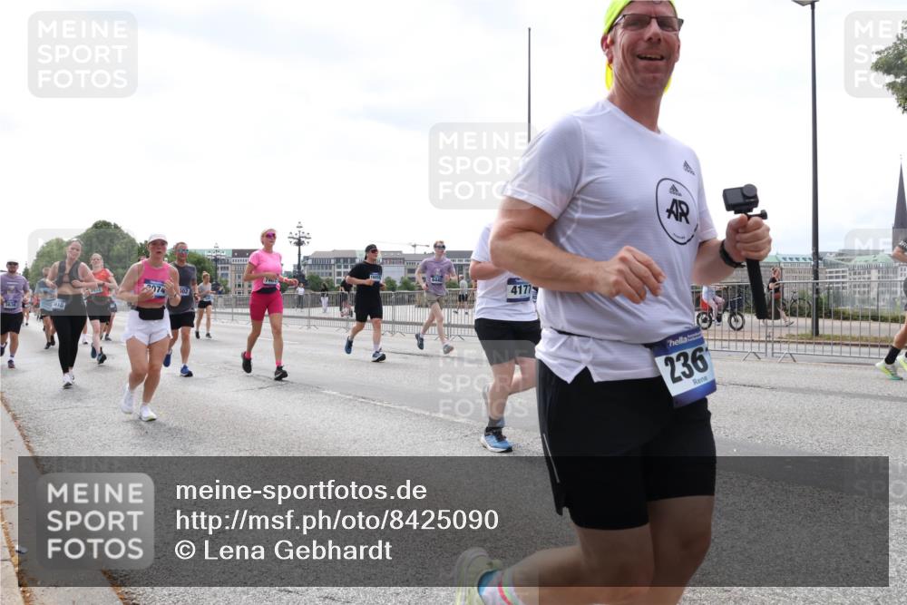 29.06.2025 - hella hamburg halbmarathon Lena Gebhardt http://msf.ph/oto/8425090 29.06.2025 10:43:20 Lombardsbrücke 5610, 7672, 2074, 102, 4177, 236, 1149, 1155, 1400, 1467, 1788, 1816, 1878, 2103, 2158, 2267, 2361, 2450, 2509, 2971, 3074, 3238, 3329, 3378, 3390, 3518, 3638, 3764, 4056, 4177, 4302, 4367, 4680, 5067, 5214, 5268, 5370, 5610, 5720, 5755, 5967, 6012, 6096, 6226, 6440, 6931, 7043, 7197, 7461, 7872, 7926, 8135, 8184, 8233, 8408, 8435, 8504, 8795, 8991, 9072, 9304, 9378, 9639, 9641, 9644, 9831, 9976, 10008, 10083, 10180, 10200, 10202, 13049 meine-sportfotos.de