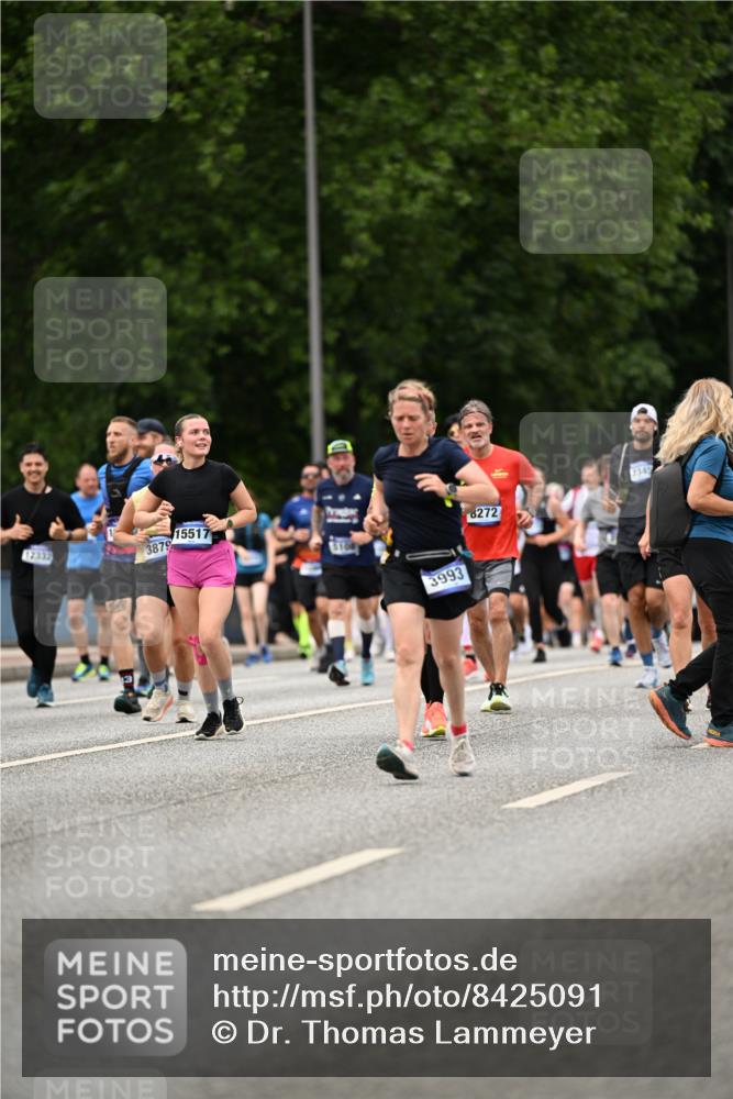 29.06.2025 - hella hamburg halbmarathon Dr. Thomas Lammeyer http://msf.ph/oto/8425091 29.06.2025 10:49:53 Kennedybrücke 1085, 1774, 2550, 2779, 2846, 2954, 3357, 3377, 3570, 3879, 3993, 4275, 4337, 4820, 5099, 5108, 5190, 5339, 5703, 5949, 6763, 7699, 7859, 7912, 8272, 8594, 9536, 10562, 10727, 11119, 11332 meine-sportfotos.de