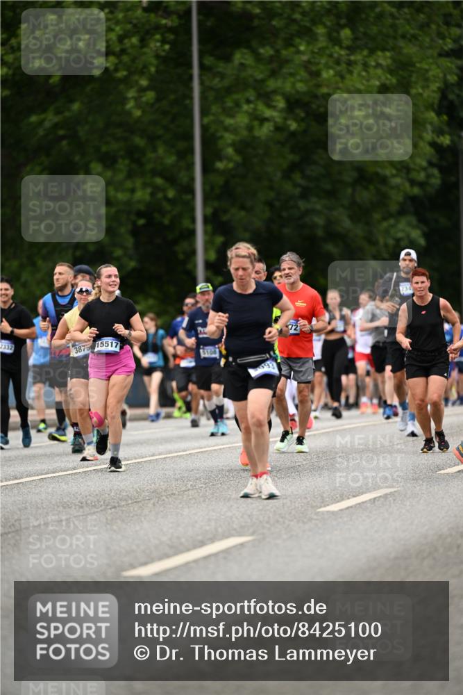 29.06.2025 - hella hamburg halbmarathon Dr. Thomas Lammeyer http://msf.ph/oto/8425100 29.06.2025 10:49:54 Kennedybrücke 1085, 1774, 2550, 2664, 2779, 2846, 2954, 3357, 3377, 3570, 3879, 3993, 4275, 4820, 5099, 5108, 5190, 5339, 5703, 5949, 6763, 7699, 7859, 7912, 8272, 8594, 9536, 10562, 10727, 11119, 11332 meine-sportfotos.de