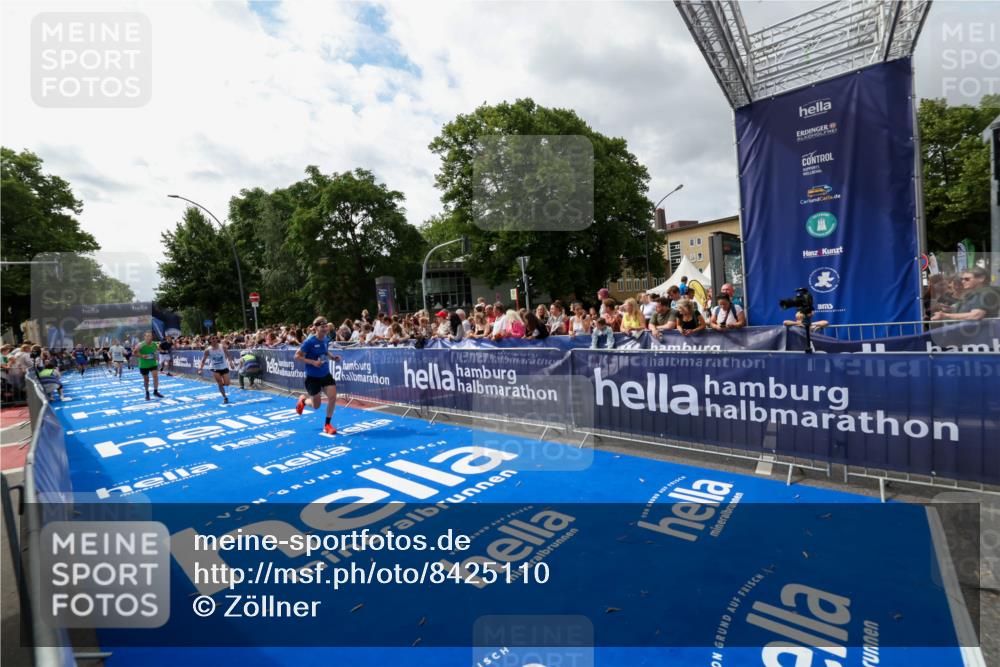 29.06.2025 - hella hamburg halbmarathon Zöllner http://msf.ph/oto/8425110 29.06.2025 10:34:21 Ziel 1002, 1080, 3005, 7901, 14784, 18906 meine-sportfotos.de