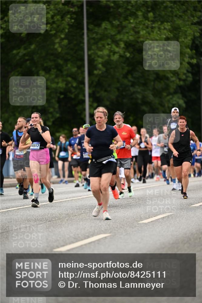 29.06.2025 - hella hamburg halbmarathon Dr. Thomas Lammeyer http://msf.ph/oto/8425111 29.06.2025 10:49:54 Kennedybrücke 1085, 1774, 2550, 2664, 2779, 2846, 2954, 3357, 3377, 3570, 3879, 3993, 4275, 4820, 5099, 5108, 5190, 5339, 5703, 5949, 6763, 7699, 7859, 7912, 8272, 8594, 9536, 10562, 10727, 11119, 11332 meine-sportfotos.de