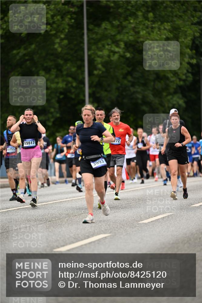 29.06.2025 - hella hamburg halbmarathon Dr. Thomas Lammeyer http://msf.ph/oto/8425120 29.06.2025 10:49:54 Kennedybrücke 1085, 1774, 2550, 2664, 2779, 2846, 2954, 3357, 3377, 3570, 3879, 3993, 4275, 4820, 5099, 5108, 5190, 5339, 5703, 5949, 6763, 7699, 7859, 7912, 8272, 8594, 9536, 10562, 10727, 11119, 11332 meine-sportfotos.de