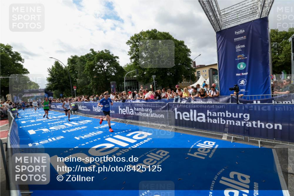 29.06.2025 - hella hamburg halbmarathon Zöllner http://msf.ph/oto/8425125 29.06.2025 10:34:21 Ziel 1002, 1080, 3005, 7901, 14784, 18906 meine-sportfotos.de