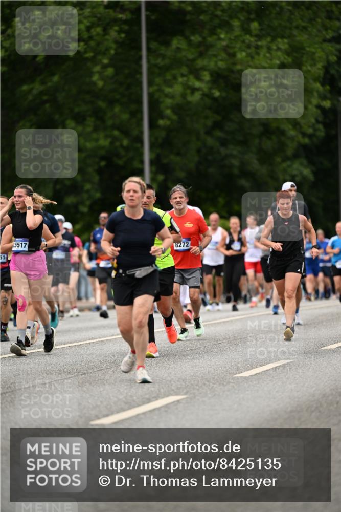 29.06.2025 - hella hamburg halbmarathon Dr. Thomas Lammeyer http://msf.ph/oto/8425135 29.06.2025 10:49:54 Kennedybrücke 1085, 1774, 2550, 2664, 2779, 2846, 2954, 3357, 3377, 3570, 3879, 3993, 4275, 4820, 5099, 5108, 5190, 5339, 5703, 5949, 6763, 7699, 7859, 7912, 8272, 8594, 9536, 10562, 10727, 11119, 11332 meine-sportfotos.de