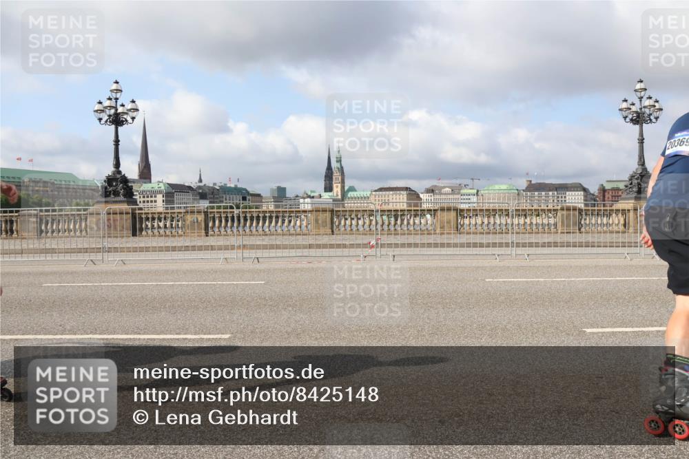 29.06.2025 - hella hamburg halbmarathon Lena Gebhardt http://msf.ph/oto/8425148 29.06.2025 08:58:45 Lombardsbrücke 20365 meine-sportfotos.de