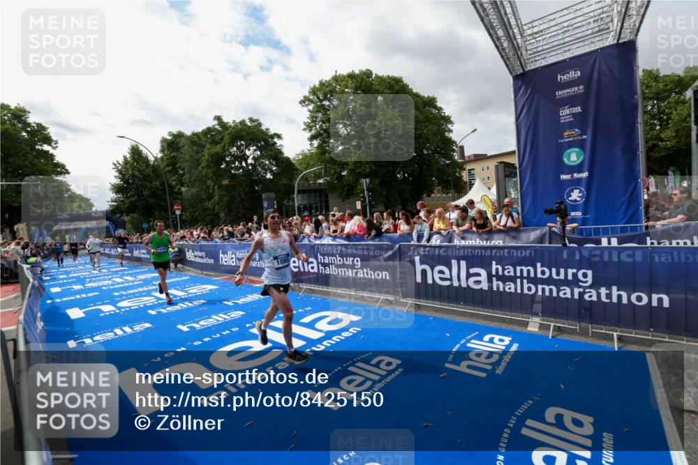 29.06.2025 - hella hamburg halbmarathon Zöllner http://msf.ph/oto/8425150 29.06.2025 10:34:23 Ziel 1002, 1080, 3005, 5550, 14784, 16417 meine-sportfotos.de