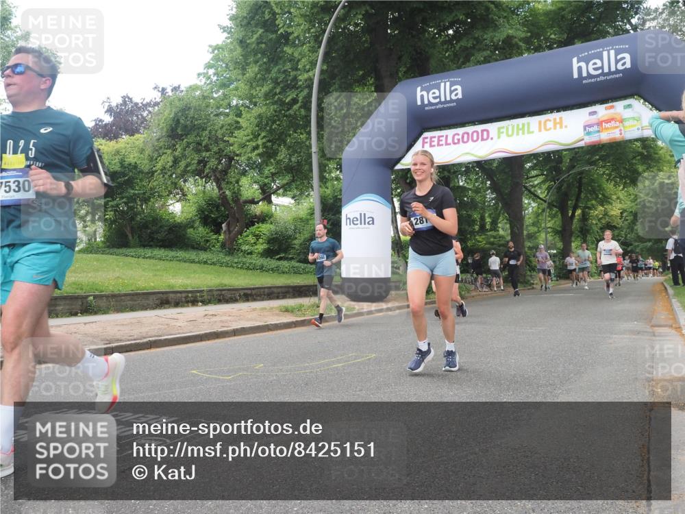 29.06.2025 - hella hamburg halbmarathon KatJ http://msf.ph/oto/8425151 29.06.2025 10:39:13 Zwischen KM18-KM19 1098, 2397, 2636, 2818, 4967, 6286, 8139 meine-sportfotos.de
