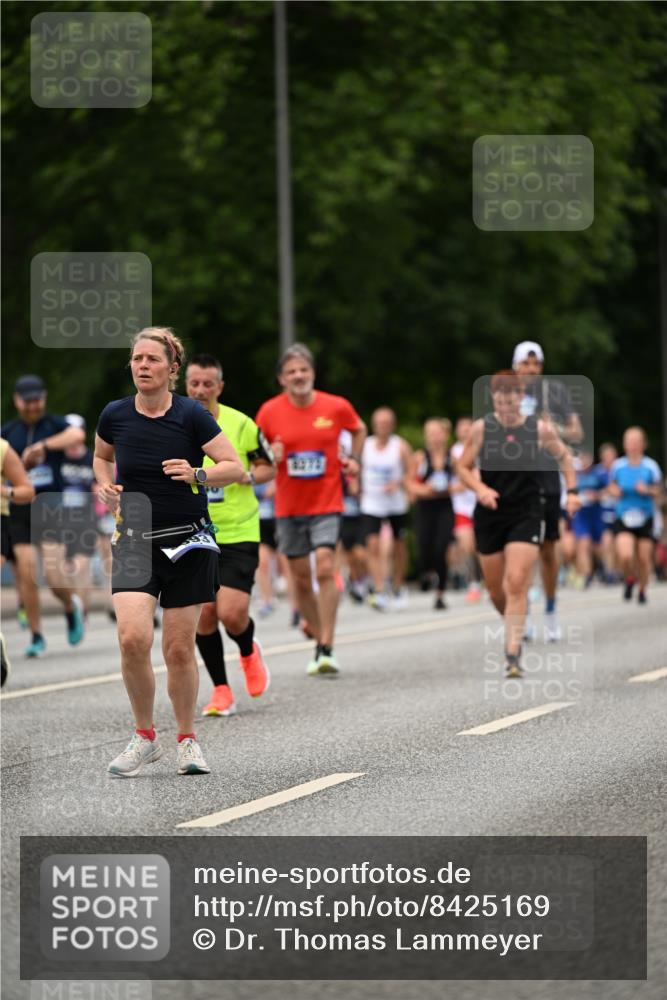 29.06.2025 - hella hamburg halbmarathon Dr. Thomas Lammeyer http://msf.ph/oto/8425169 29.06.2025 10:49:55 Kennedybrücke 1085, 1774, 2550, 2657, 2664, 2779, 2846, 2954, 3357, 3377, 3570, 3879, 3993, 4119, 4275, 4820, 5099, 5108, 5190, 5339, 5703, 5949, 6763, 7699, 7859, 7912, 8272, 8594, 9536, 10562, 10727, 11119, 11332 meine-sportfotos.de