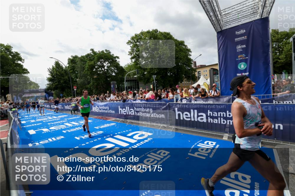 29.06.2025 - hella hamburg halbmarathon Zöllner http://msf.ph/oto/8425175 29.06.2025 10:34:24 Ziel 1002, 1080, 3005, 5550, 9686, 14784, 16417 meine-sportfotos.de