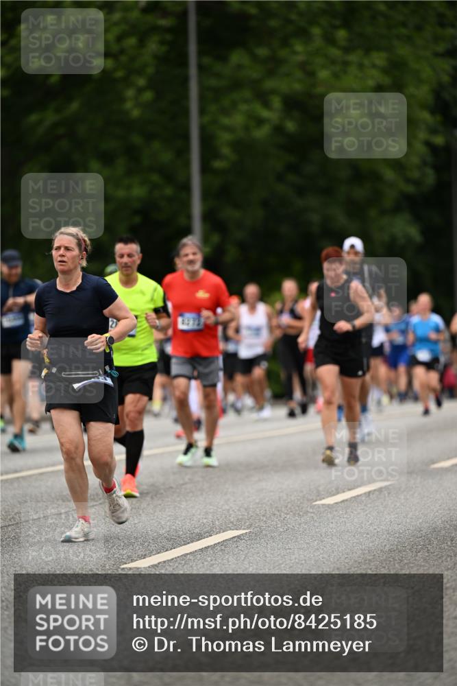 29.06.2025 - hella hamburg halbmarathon Dr. Thomas Lammeyer http://msf.ph/oto/8425185 29.06.2025 10:49:56 Kennedybrücke 1085, 1774, 2550, 2657, 2664, 2779, 2846, 2954, 3357, 3377, 3879, 3993, 4119, 4820, 5099, 5108, 5190, 5339, 5703, 5949, 6763, 7699, 7859, 7912, 8272, 8594, 9536, 10562, 10727, 11119, 11332 meine-sportfotos.de