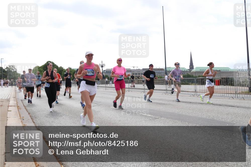 29.06.2025 - hella hamburg halbmarathon Lena Gebhardt http://msf.ph/oto/8425186 29.06.2025 10:43:21 Lombardsbrücke 5610, 3074, 16053, 461, 6440, 1385, 1023, 1149, 1155, 1400, 1467, 1788, 1816, 1878, 2103, 2158, 2267, 2361, 2450, 2971, 3074, 3238, 3329, 3390, 3518, 3638, 3764, 4056, 4177, 4302, 4367, 4680, 4866, 5067, 5214, 5268, 5370, 5610, 5720, 5755, 5967, 6012, 6096, 6226, 6440, 6931, 7043, 7197, 7461, 7872, 7926, 8135, 8184, 8233, 8408, 8435, 8504, 8795, 8991, 9072, 9304, 9378, 9639, 9641, 9644, 9831, 9976, 10083, 10180, 10200, 10202, 13049 meine-sportfotos.de