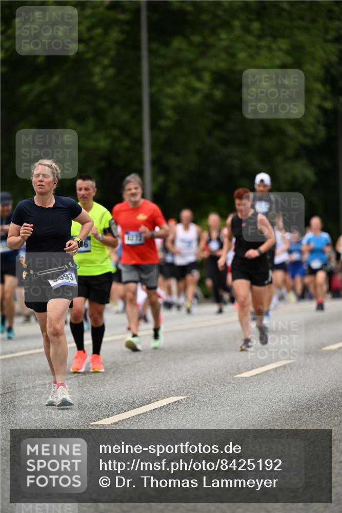 29.06.2025 - hella hamburg halbmarathon Dr. Thomas Lammeyer http://msf.ph/oto/8425192 29.06.2025 10:49:56 Kennedybrücke 1085, 1774, 2550, 2657, 2664, 2779, 2846, 2954, 3357, 3377, 3879, 3993, 4119, 4820, 5099, 5108, 5190, 5339, 5703, 5949, 6763, 7699, 7859, 7912, 8272, 8594, 9536, 10562, 10727, 11119, 11332 meine-sportfotos.de