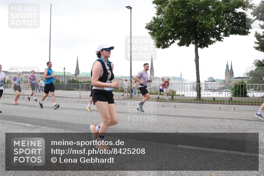 29.06.2025 - hella hamburg halbmarathon Lena Gebhardt http://msf.ph/oto/8425208 29.06.2025 10:53:31 Lombardsbrücke 1340, 1709, 1900, 1906, 1984, 2065, 2291, 2409, 2429, 3055, 3226, 4195, 4595, 4626, 4801, 5428, 5562, 5815, 5856, 5857, 6039, 6041, 6044, 6273, 6306, 6521, 6913, 6996, 7039, 7068, 7483, 7537, 7611, 7681, 7876, 7890, 8189, 8212, 8414, 8515, 8906, 9077, 9456, 9531, 9685, 9764, 9771, 9785, 10043, 10175, 10490, 10661, 12193, 12219, 12700, 13489, 13916, 13917, 14038, 16137 meine-sportfotos.de