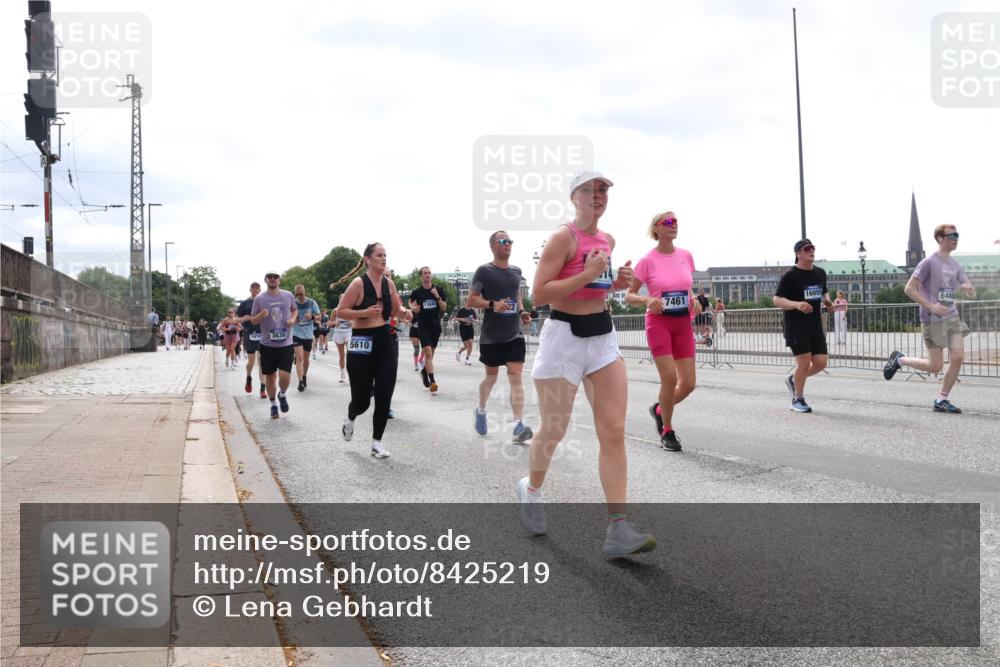 29.06.2025 - hella hamburg halbmarathon Lena Gebhardt http://msf.ph/oto/8425219 29.06.2025 10:43:21 Lombardsbrücke 7461, 3638, 5610, 16055, 6440, 1023, 1149, 1155, 1400, 1467, 1788, 1816, 1878, 2103, 2158, 2267, 2361, 2450, 2971, 3074, 3238, 3329, 3390, 3518, 3638, 3764, 4056, 4177, 4302, 4367, 4680, 4866, 5067, 5214, 5268, 5370, 5610, 5720, 5755, 5967, 6012, 6096, 6226, 6440, 6931, 7043, 7197, 7461, 7872, 7926, 8135, 8184, 8233, 8408, 8435, 8504, 8795, 8991, 9072, 9304, 9378, 9639, 9641, 9644, 9831, 9976, 10083, 10180, 10200, 10202, 13049 meine-sportfotos.de