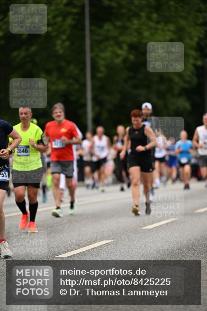 29.06.2025 - hella hamburg halbmarathon Dr. Thomas Lammeyer http://msf.ph/oto/8425225 29.06.2025 10:49:56 Kennedybrücke 1085, 1774, 2550, 2657, 2664, 2779, 2846, 2954, 3357, 3377, 3879, 3993, 4119, 4820, 5099, 5108, 5190, 5339, 5703, 5949, 6763, 7699, 7859, 7912, 8272, 8594, 9536, 10562, 10727, 11119, 11332 meine-sportfotos.de