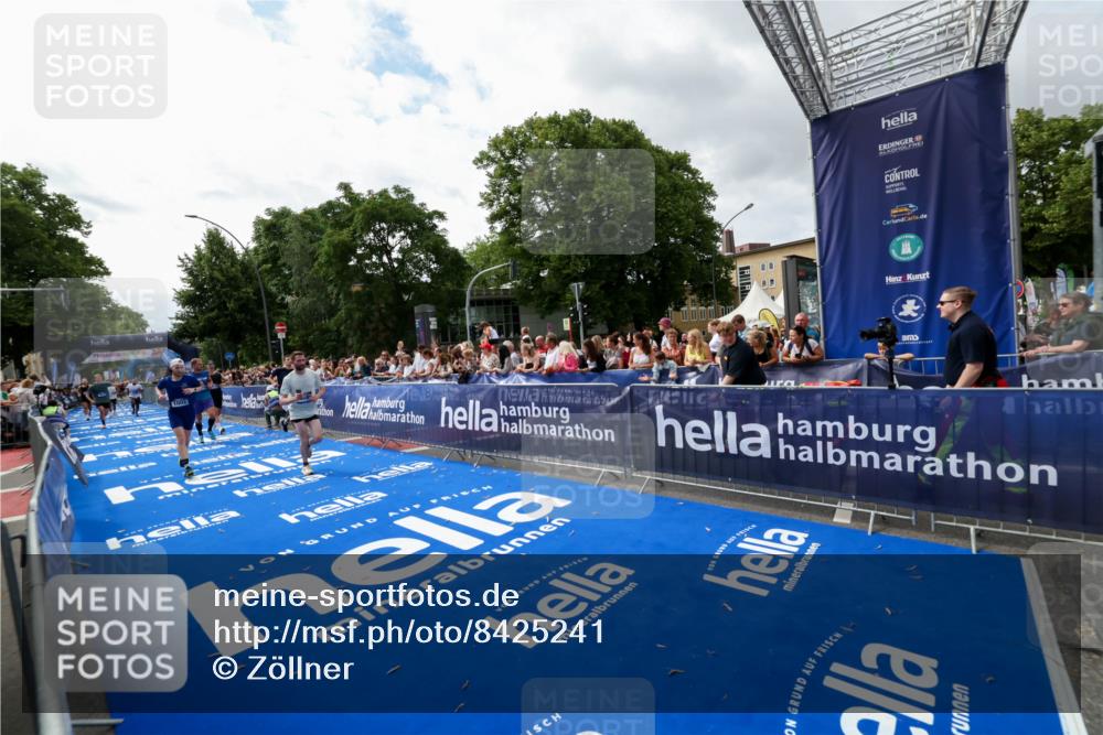 29.06.2025 - hella hamburg halbmarathon Zöllner http://msf.ph/oto/8425241 29.06.2025 10:34:27 Ziel 1002, 5550, 6305, 9686, 16417, 18099 meine-sportfotos.de