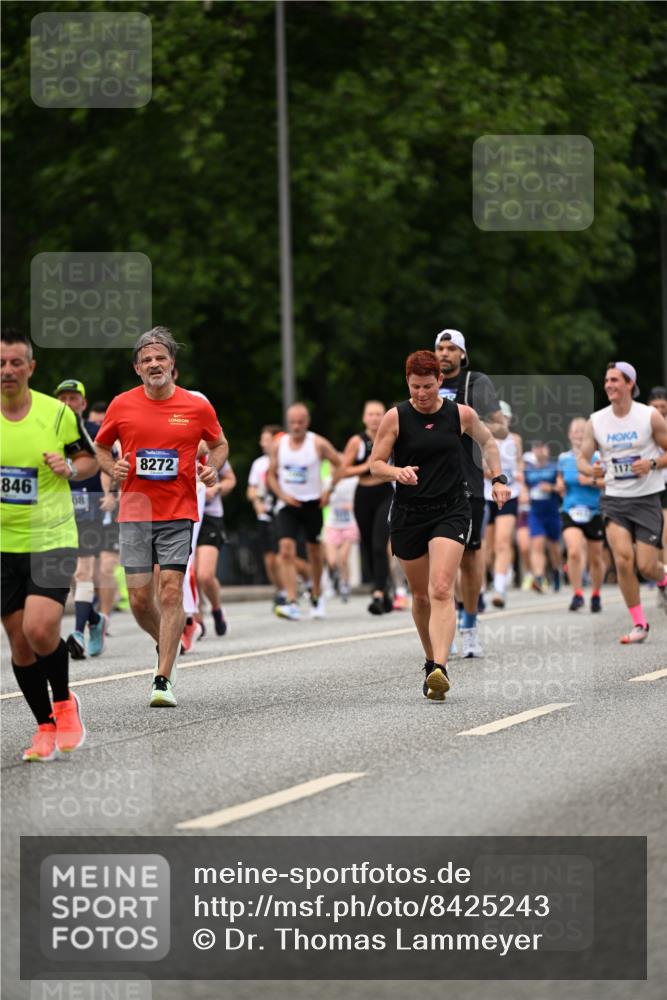 29.06.2025 - hella hamburg halbmarathon Dr. Thomas Lammeyer http://msf.ph/oto/8425243 29.06.2025 10:49:57 Kennedybrücke 1085, 1774, 2550, 2657, 2664, 2779, 2846, 2954, 3357, 3377, 3879, 3993, 4119, 4820, 5099, 5108, 5190, 5339, 5703, 6763, 7699, 7859, 7912, 8272, 8594, 9536, 10562, 10727, 11119, 11332 meine-sportfotos.de