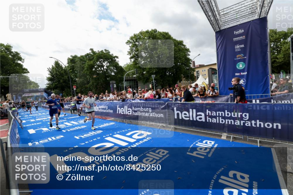 29.06.2025 - hella hamburg halbmarathon Zöllner http://msf.ph/oto/8425250 29.06.2025 10:34:27 Ziel 1002, 5550, 6305, 9686, 16417, 18099 meine-sportfotos.de